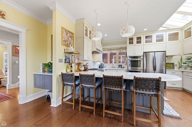 1516 W Sherwin Avenue, Chicago, IL 60626