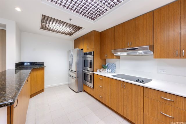 1 Keahole Place 1303, Honolulu, HI 96825
