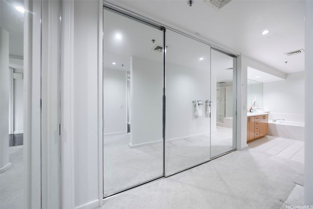 1 Keahole Place 1303, Honolulu, HI 96825