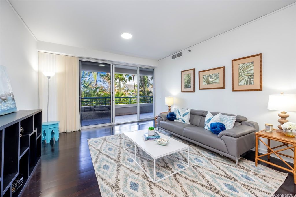 1 Keahole Place 1303, Honolulu, HI 96825