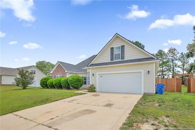 568 Wood Valley Lane, Raeford, NC 28376