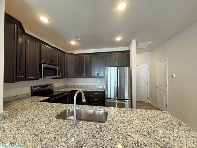 1111 Bartholdi Drive, Gastonia, NC 28054