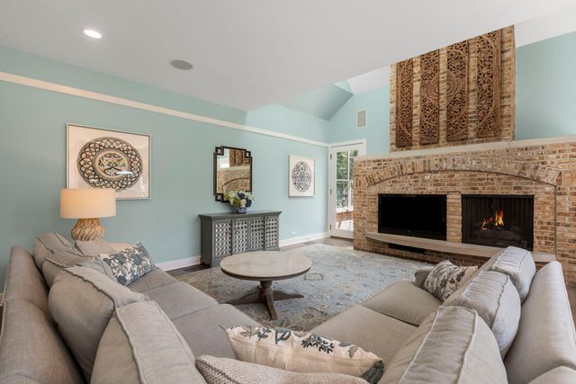 1177 Edgewood Road, Lake Forest, IL 60045