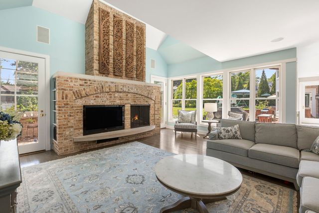 1177 Edgewood Road, Lake Forest, IL 60045