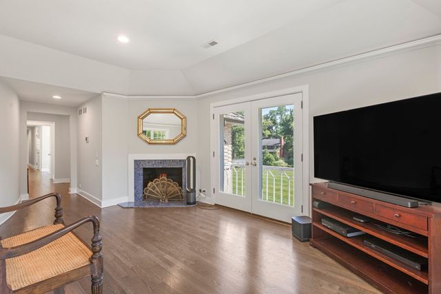 1177 Edgewood Road, Lake Forest, IL 60045