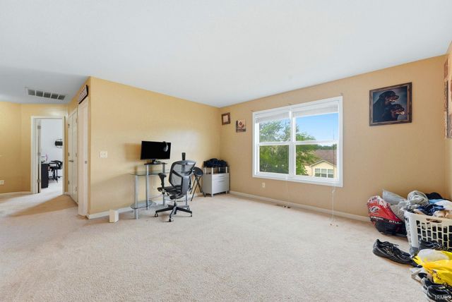 7517 Ravens Stone Drive, Fort Wayne, IN 46818