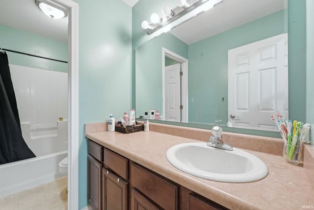 7517 Ravens Stone Drive, Fort Wayne, IN 46818