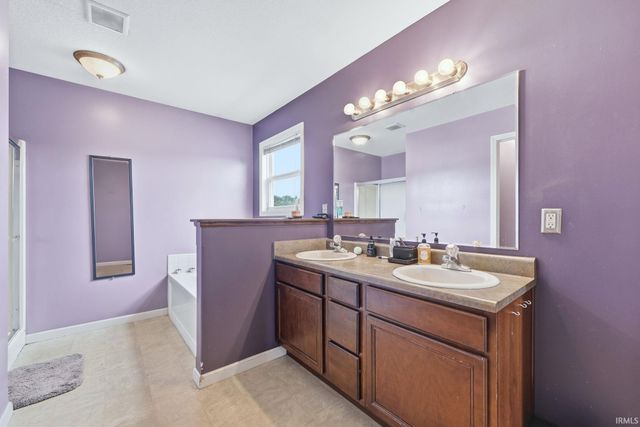 7517 Ravens Stone Drive, Fort Wayne, IN 46818