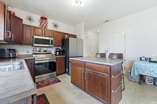 7517 Ravens Stone Drive, Fort Wayne, IN 46818