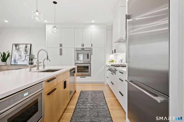 9 White Barns Lane, Norwalk, CT 06851