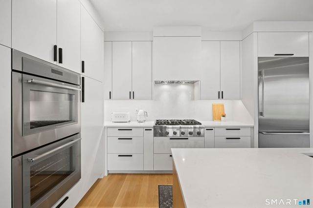 9 White Barns Lane, Norwalk, CT 06851