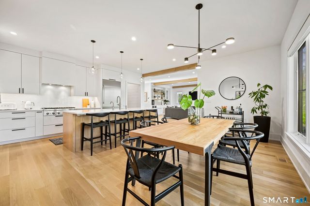 9 White Barns Lane, Norwalk, CT 06851