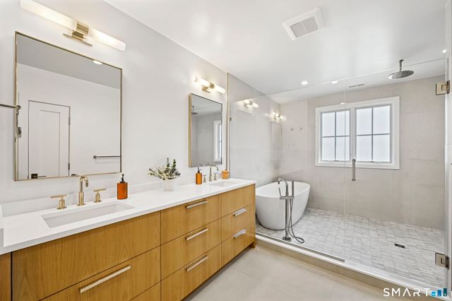 9 White Barns Lane, Norwalk, CT 06851