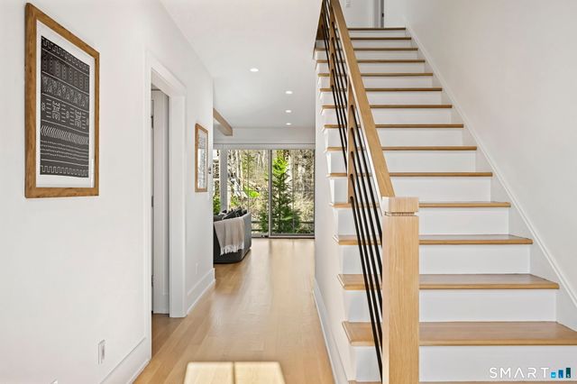 9 White Barns Lane, Norwalk, CT 06851