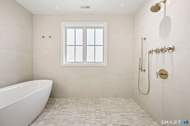 9 White Barns Lane, Norwalk, CT 06851