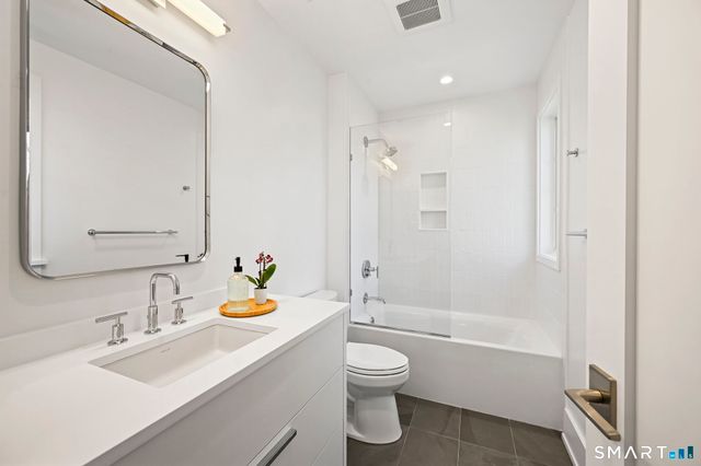 9 White Barns Lane, Norwalk, CT 06851