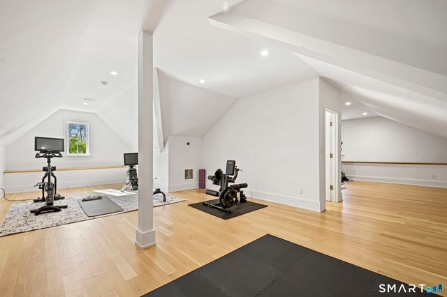 9 White Barns Lane, Norwalk, CT 06851