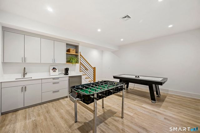 9 White Barns Lane, Norwalk, CT 06851