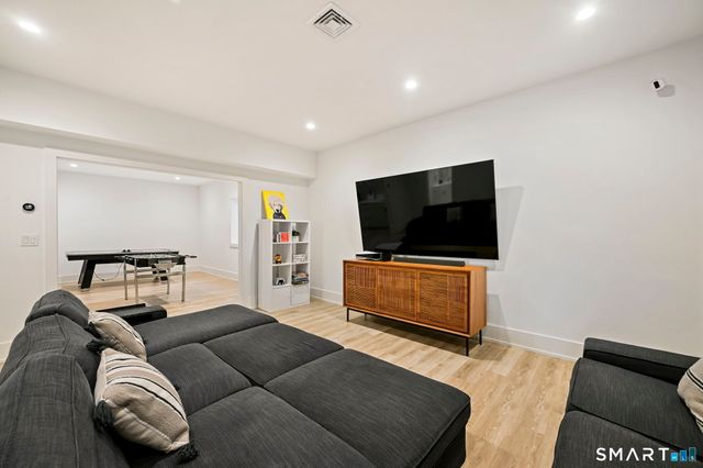 9 White Barns Lane, Norwalk, CT 06851