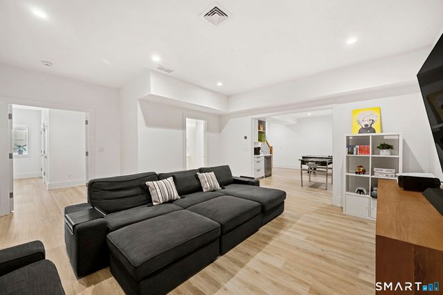 9 White Barns Lane, Norwalk, CT 06851