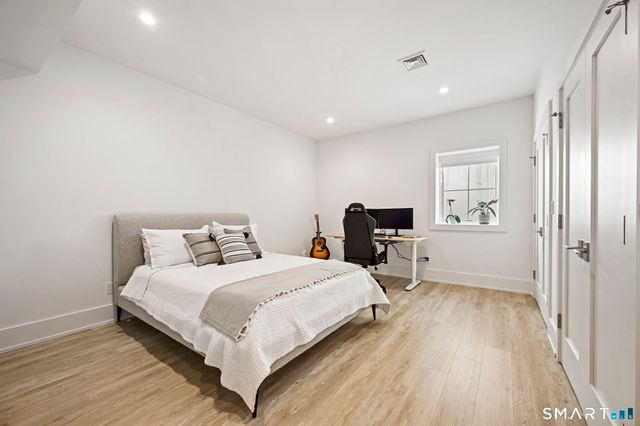 9 White Barns Lane, Norwalk, CT 06851