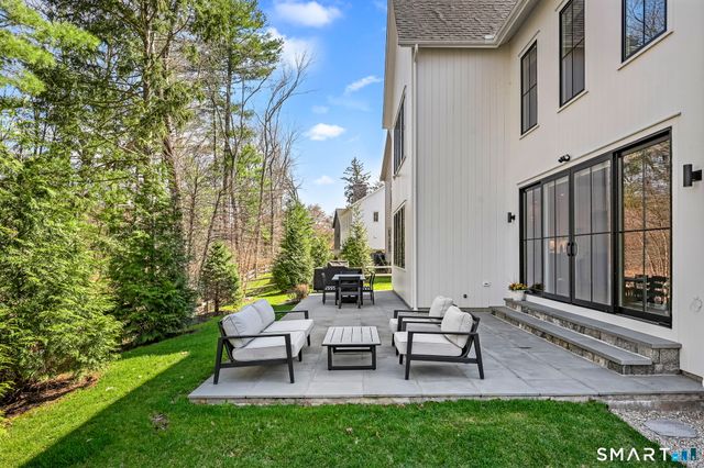 9 White Barns Lane, Norwalk, CT 06851