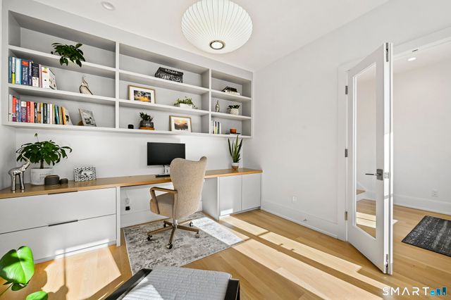 9 White Barns Lane, Norwalk, CT 06851