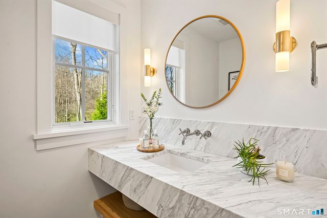 9 White Barns Lane, Norwalk, CT 06851