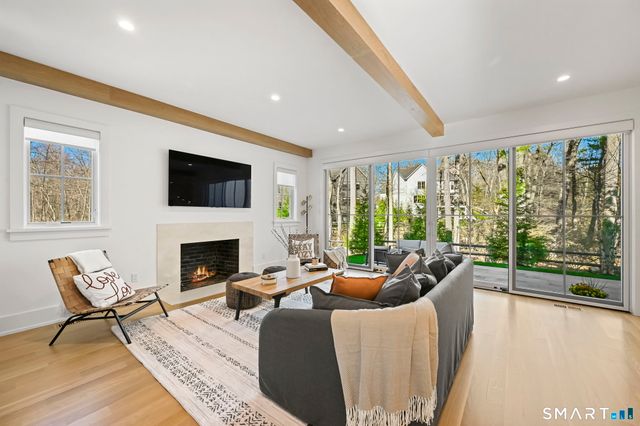 9 White Barns Lane, Norwalk, CT 06851