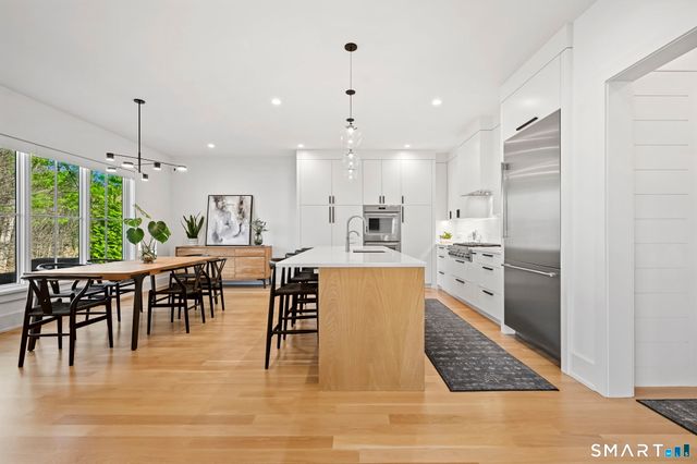 9 White Barns Lane, Norwalk, CT 06851