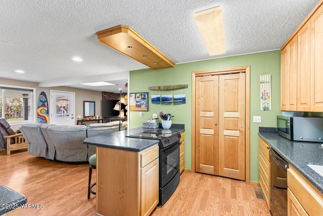 902 S 50th Ave, Yakima, WA 98908