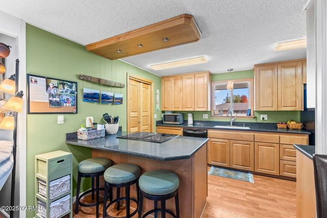 902 S 50th Ave, Yakima, WA 98908