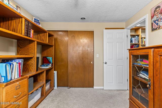 902 S 50th Ave, Yakima, WA 98908