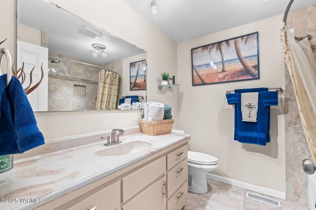 902 S 50th Ave, Yakima, WA 98908