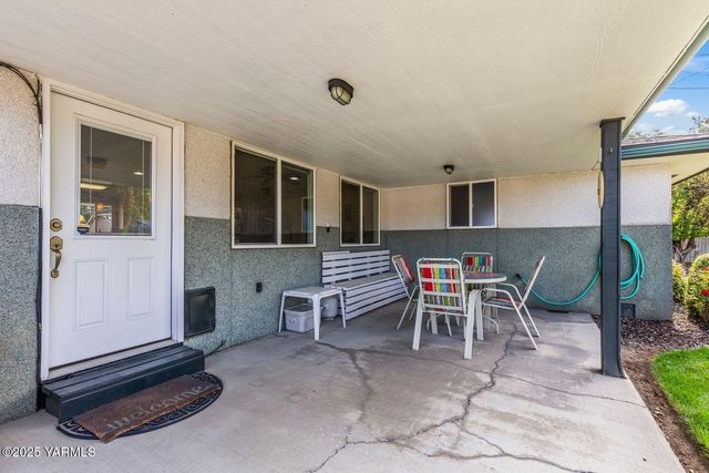 902 S 50th Ave, Yakima, WA 98908