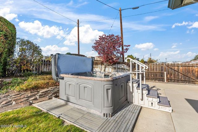 902 S 50th Ave, Yakima, WA 98908