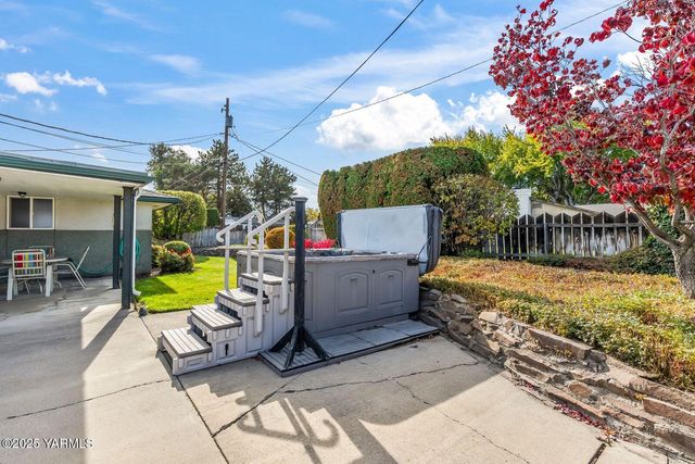 902 S 50th Ave, Yakima, WA 98908