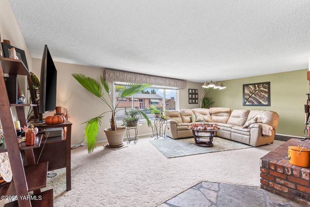 902 S 50th Ave, Yakima, WA 98908