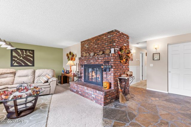 902 S 50th Ave, Yakima, WA 98908