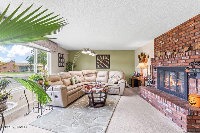 902 S 50th Ave, Yakima, WA 98908