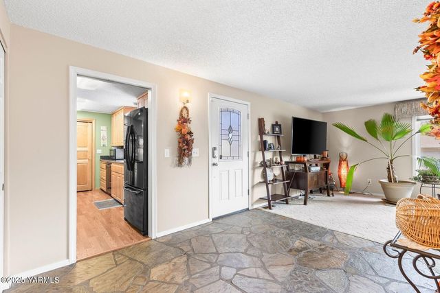 902 S 50th Ave, Yakima, WA 98908