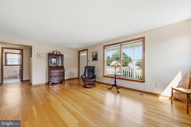 1002 N MAIN ST, Mount Airy, MD 21771