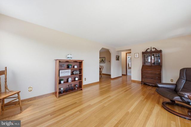 1002 N MAIN ST, Mount Airy, MD 21771