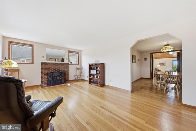 1002 N MAIN ST, Mount Airy, MD 21771
