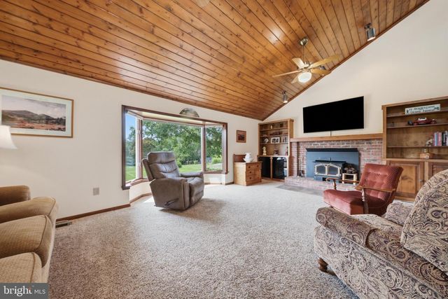 1002 N MAIN ST, Mount Airy, MD 21771