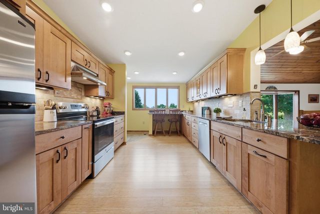 1002 N MAIN ST, Mount Airy, MD 21771