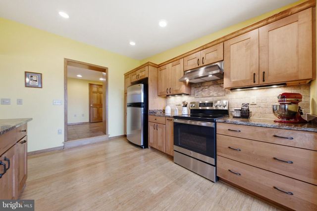 1002 N MAIN ST, Mount Airy, MD 21771