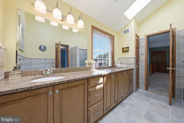 1002 N MAIN ST, Mount Airy, MD 21771