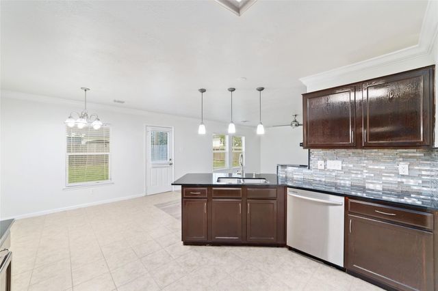 7527 Stallion Trail Drive, Humble, TX 77338