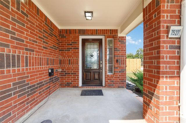 7527 Stallion Trail Drive, Humble, TX 77338